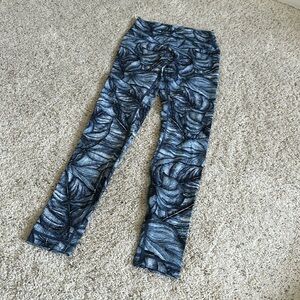 Lululemon leggings size 6